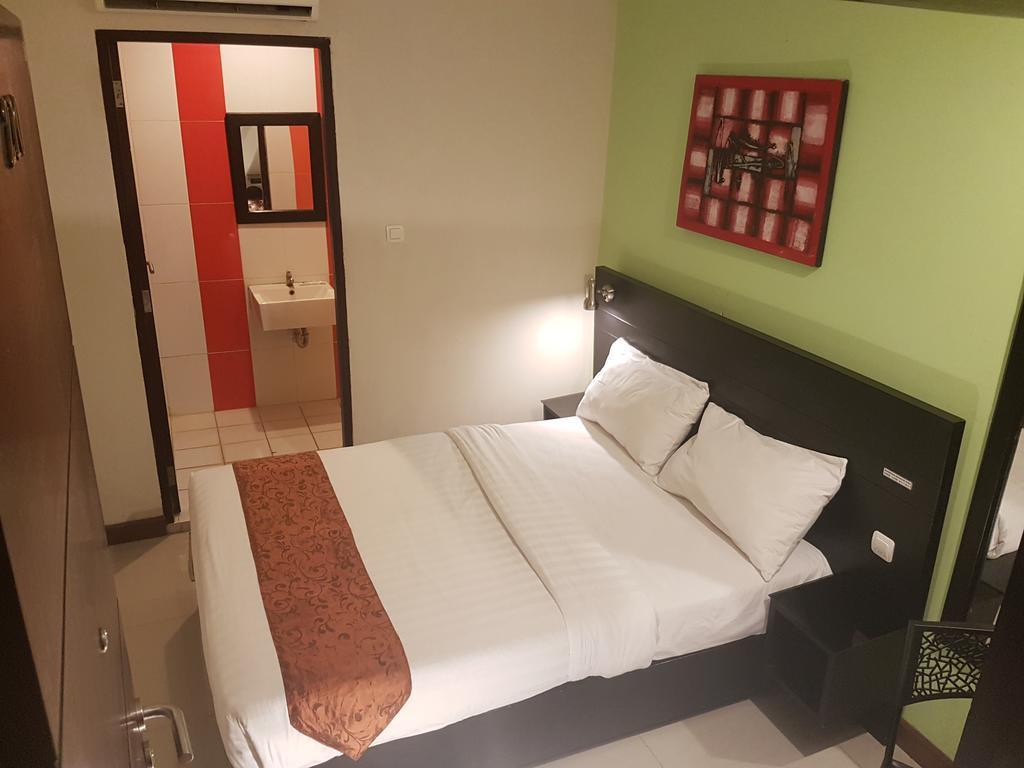 Budget Hotel Ambon Exterior photo