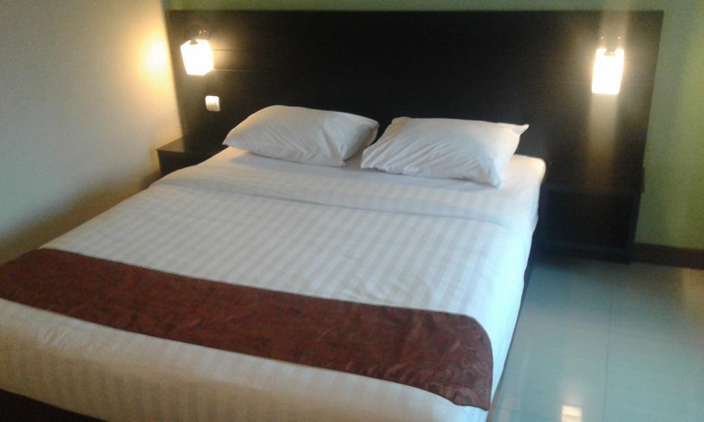Budget Hotel Ambon Exterior photo