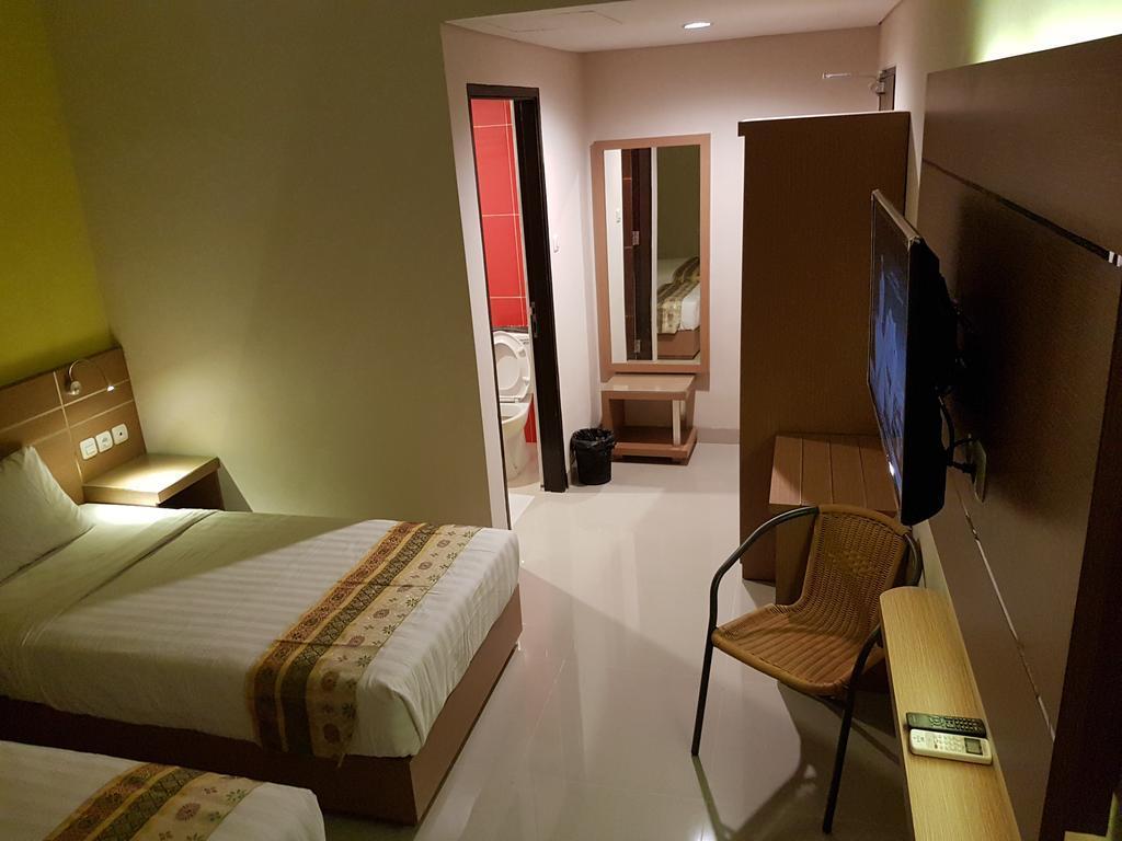 Budget Hotel Ambon Exterior photo