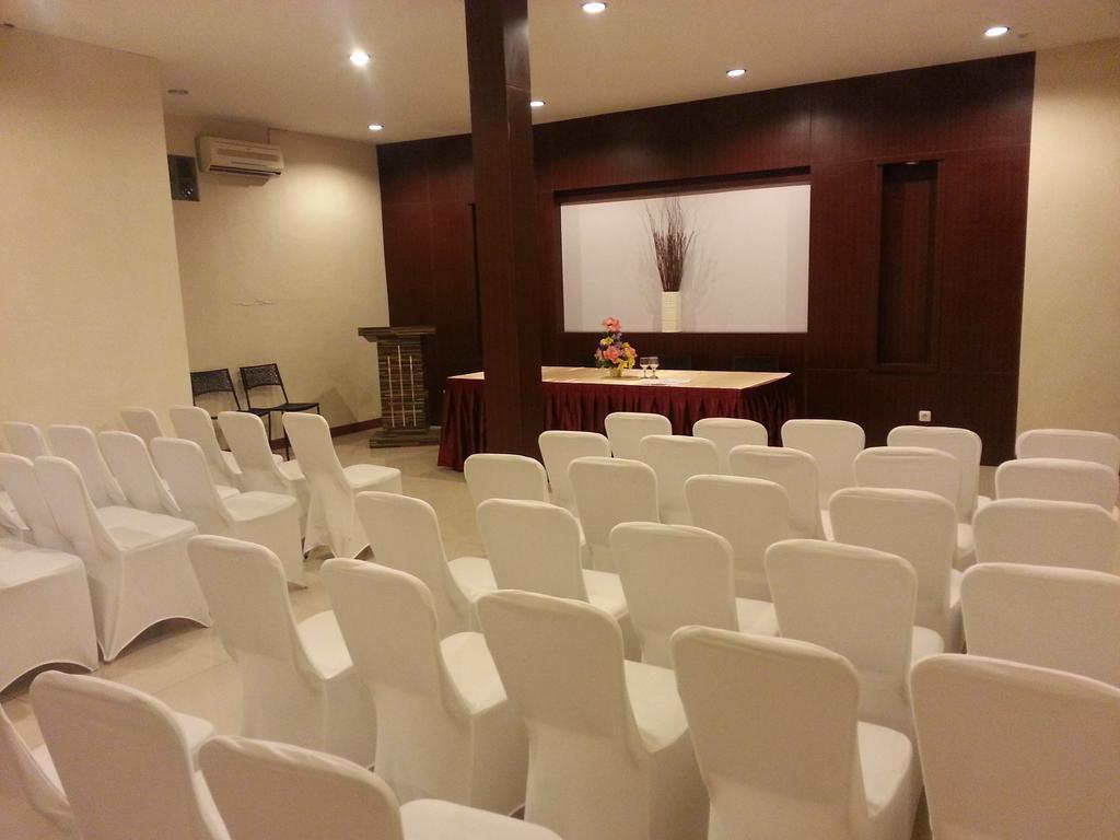 Budget Hotel Ambon Exterior photo