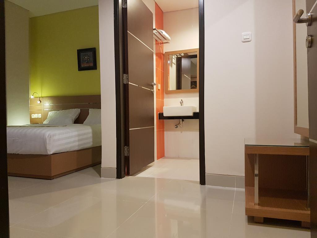 Budget Hotel Ambon Exterior photo