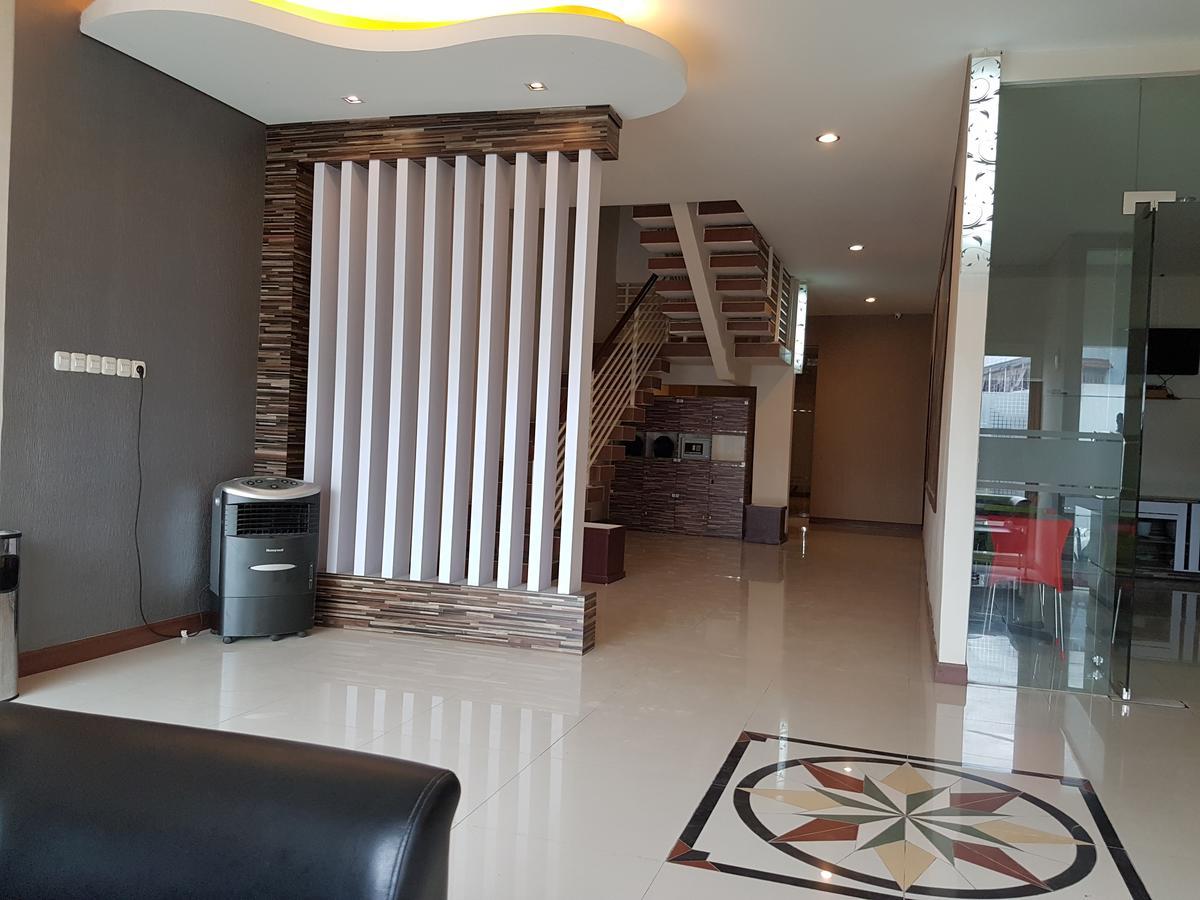 Budget Hotel Ambon Exterior photo