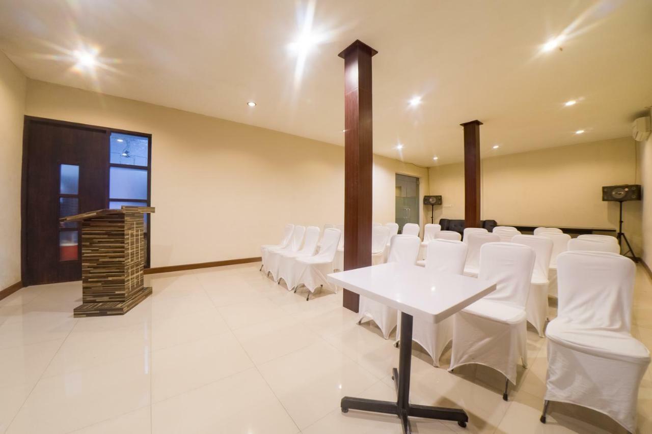 Budget Hotel Ambon Exterior photo