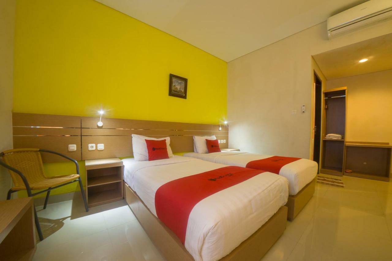 Budget Hotel Ambon Exterior photo