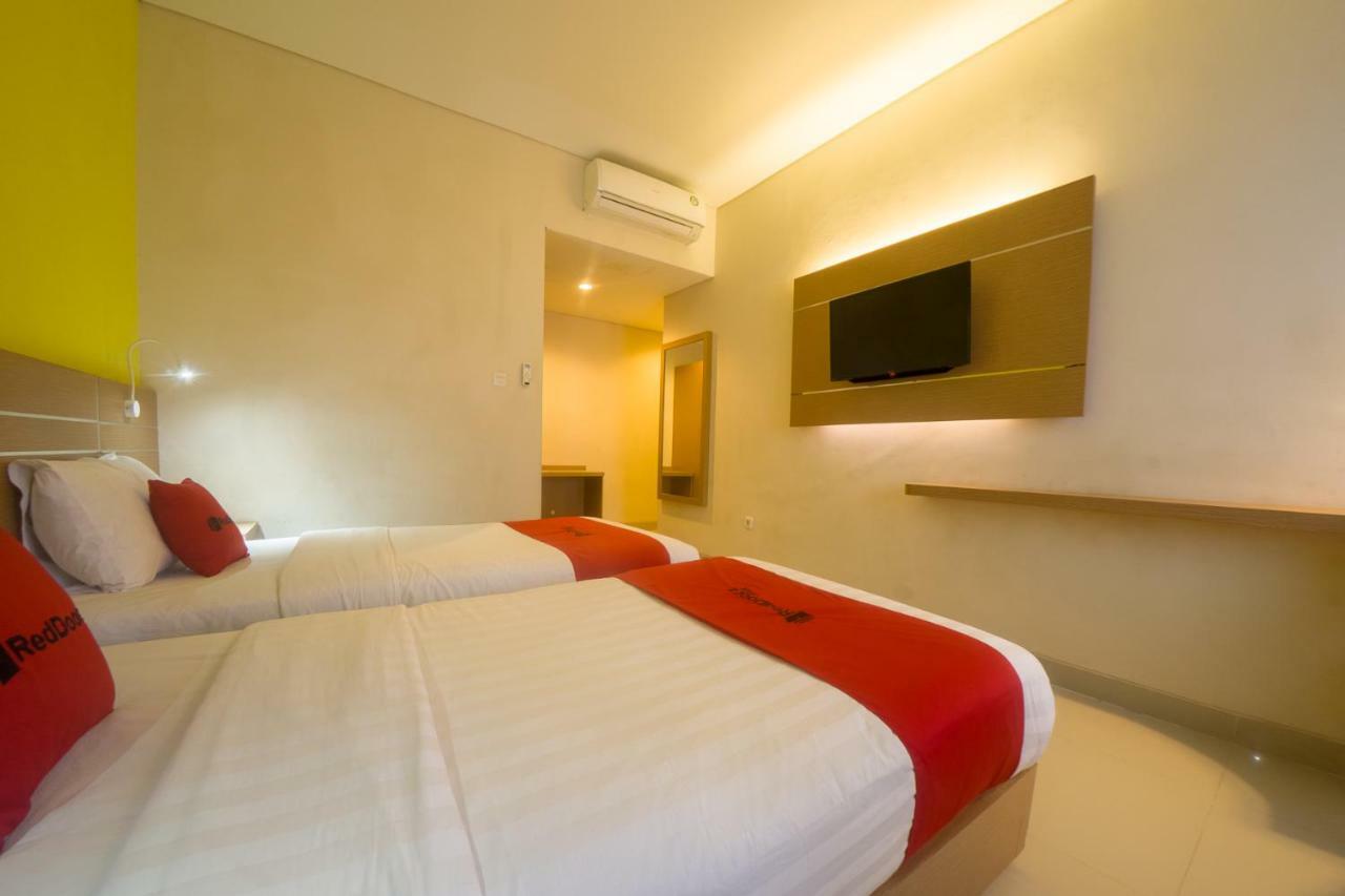 Budget Hotel Ambon Exterior photo