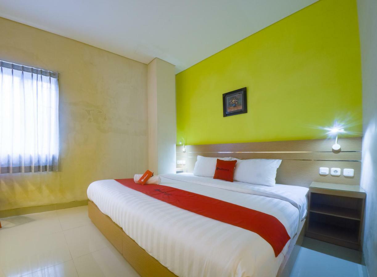 Budget Hotel Ambon Exterior photo