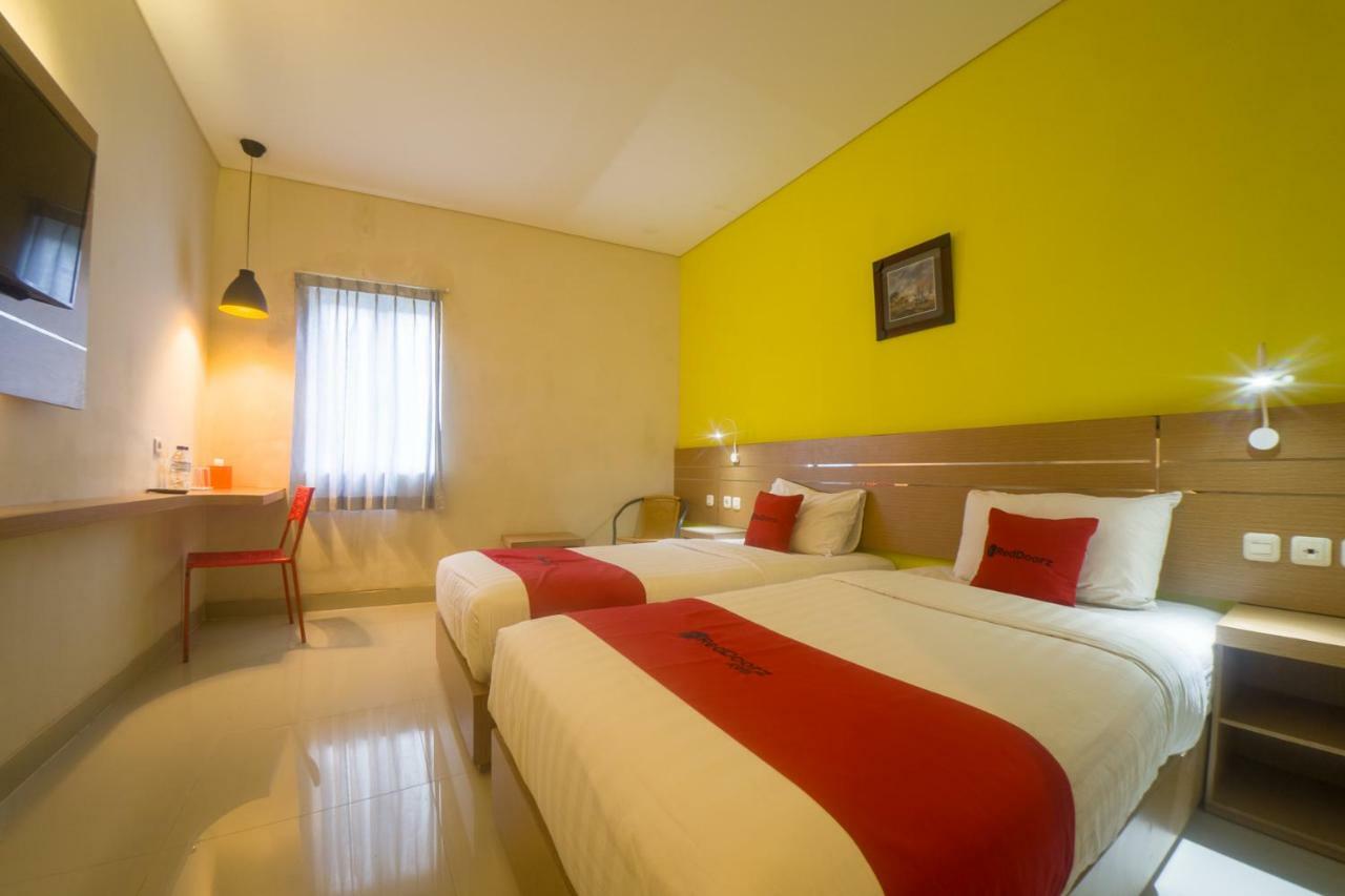 Budget Hotel Ambon Exterior photo