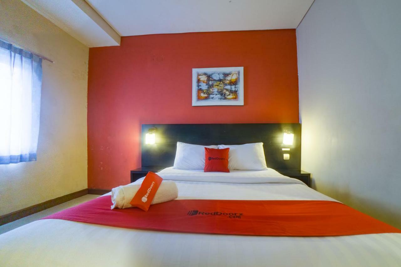 Budget Hotel Ambon Exterior photo